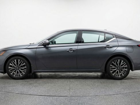 Used 2025 Nissan Altima 2.5 SV image 5