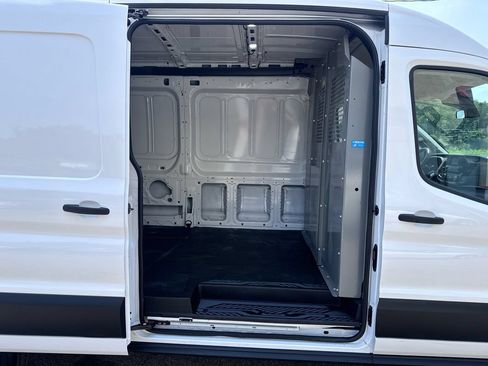 Used 2025 Ford Transit 250 148 Medium Roof Extended AWD image 31