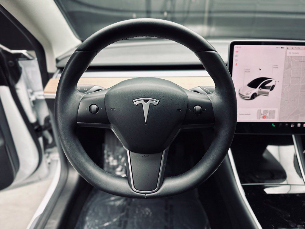 Used 2018 Tesla Model 3 Long Range RWD image 28