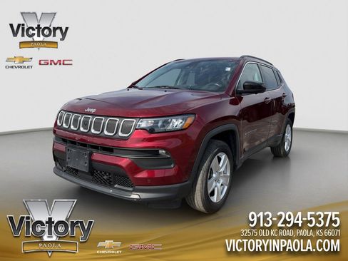 Used 2022 Jeep Compass Latitude w/ Convenience Group AWD/4WD image 1