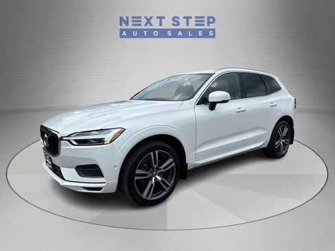 Used 2019 Volvo XC60 T5 Momentum w/ Multimedia Package AWD/4WD image 3