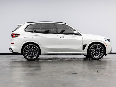 Used 2024 BMW X5 sDrive40i w/ M Sport Package image 22