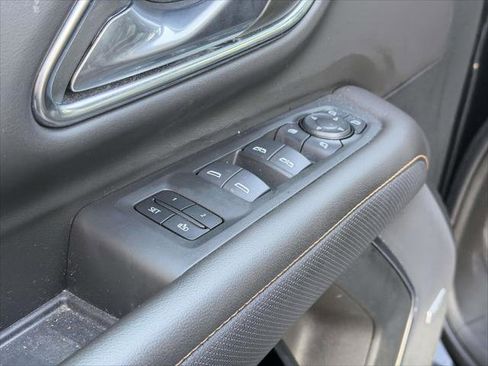 Used 2024 GMC Yukon XL AT4 w/ Technology Package image 16