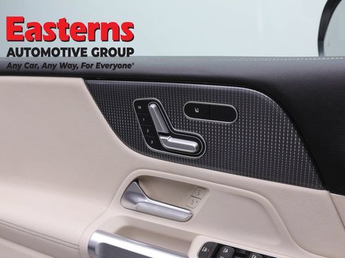Used 2021 Mercedes-Benz GLB 250 4MATIC w/ Premium Package image 21