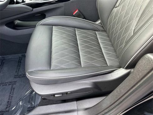 Used 2023 Buick Envision Avenir image 13