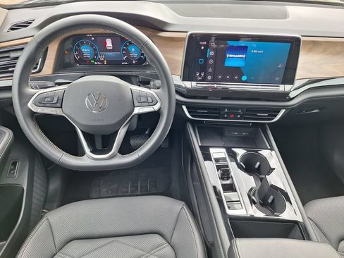 Used 2025 Volkswagen Atlas SE FWD image 10