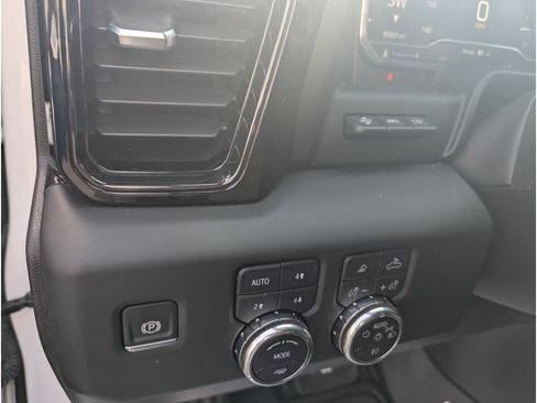 Used 2024 GMC Sierra 1500 AT4 w/ Technology Package AWD/4WD image 20