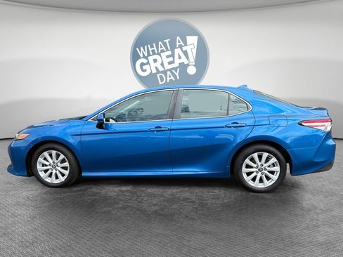 Used 2020 Toyota Camry LE FWD image 5