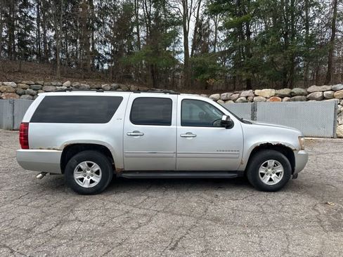 Used 2011 Chevrolet Suburban LTZ AWD/4WD image 6