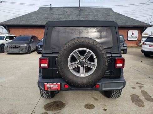 Used 2018 Jeep Wrangler Unlimited Sahara image 6