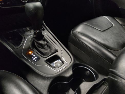 Used 2019 Jeep Cherokee Latitude Plus image 26