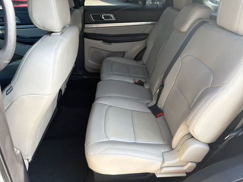 Certified 2018 Ford Explorer XLT w/ Equipment Group 202A FWD image 18