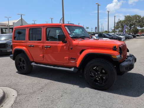 Used 2023 Jeep Wrangler Unlimited Sahara AWD/4WD image 2