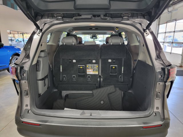 Used 2022 Toyota Sienna XLE FWD image 35