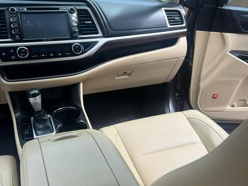 Used 2015 Toyota Highlander Limited FWD image 14