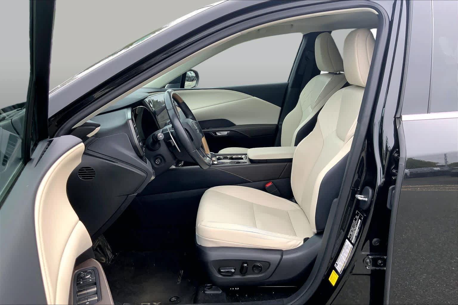 Used 2024 Lexus RX 350 Premium w/ Kick Sensor & Tow Package AWD/4WD image 8