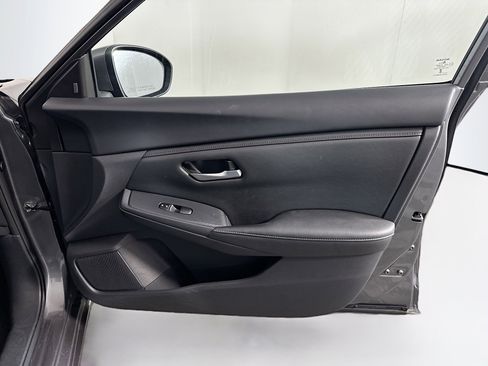 Used 2025 Nissan Sentra SV image 32