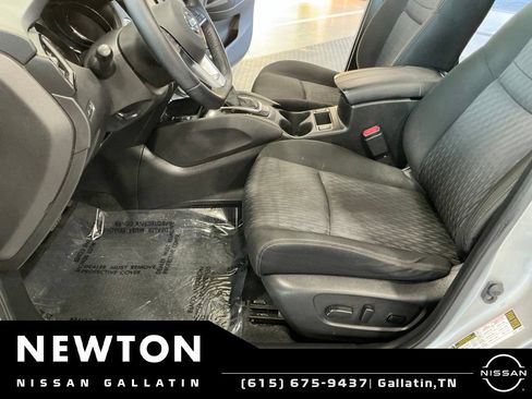 Used 2019 Nissan Rogue SV w/ Sun & Sound Touring Package FWD image 15
