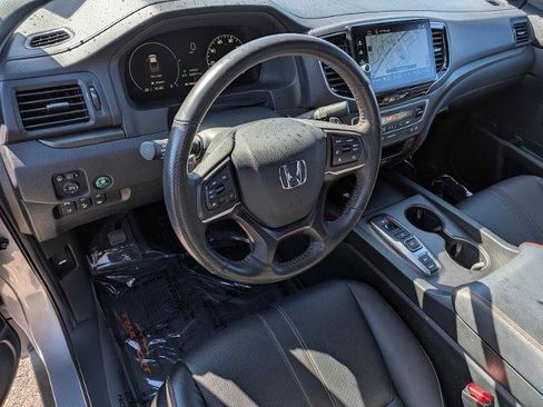 Used 2025 Honda Ridgeline TrailSport image 2