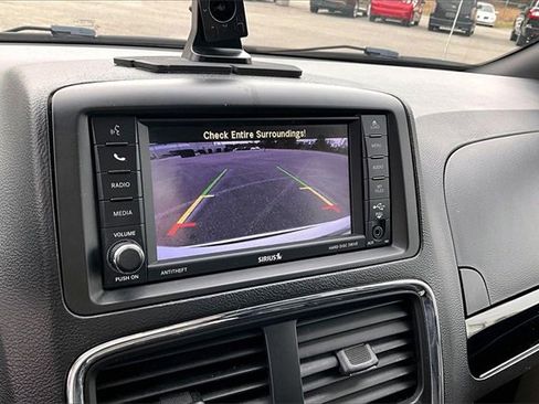 Used 2019 Dodge Grand Caravan SXT image 13