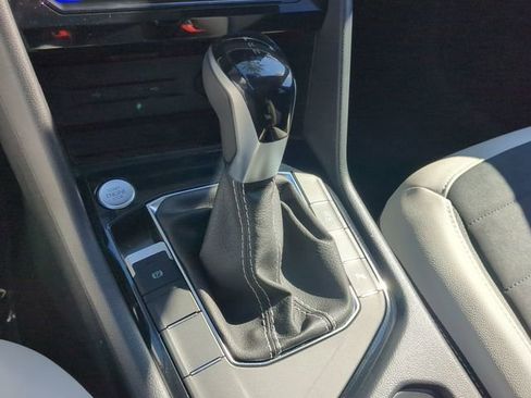 New 2026 Volkswagen Taos SE image 25