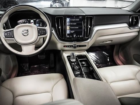 Used 2019 Volvo XC60 T8 Momentum image 17