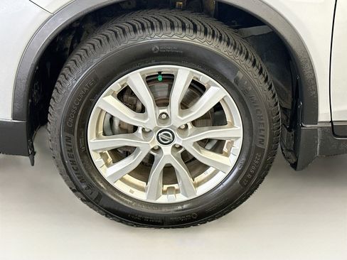 Used 2017 Nissan Rogue SV w/ SV Premium Package AWD/4WD image 35