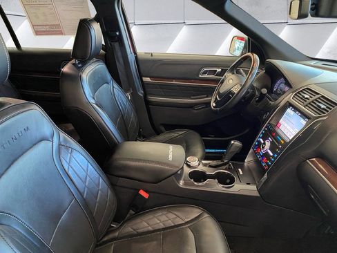 Used 2019 Ford Explorer Platinum image 13