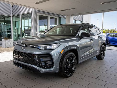New 2026 Volkswagen Tiguan SE R-Line FWD image 13