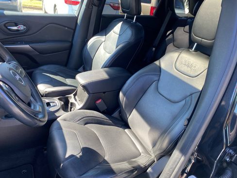 Used 2019 Jeep Cherokee Limited image 11