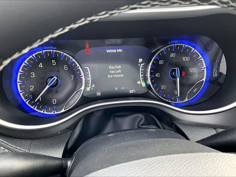 New 2026 Chrysler Pacifica Select image 18