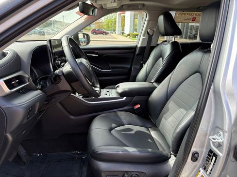 Certified 2025 Toyota Highlander XLE AWD/4WD image 13