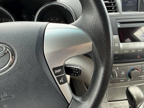 Used 2011 Toyota Highlander 4WD w/ Tech Pkg image 18
