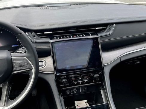 Used 2024 Jeep Grand Cherokee Limited 4xe image 9