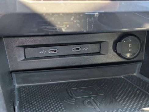 Used 2022 Volkswagen Tiguan SE image 19