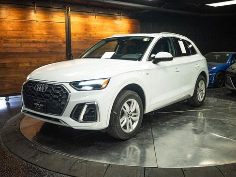 Used 2022 Audi Q5 2.0T Premium w/ Convenience Package AWD/4WD image 2