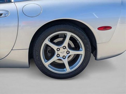 Used 2004 Chevrolet Corvette Coupe image 22