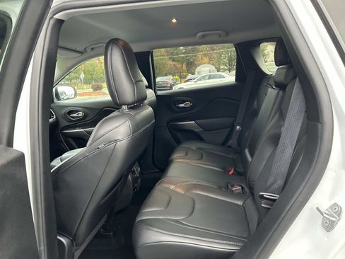 Used 2019 Jeep Cherokee Limited image 11