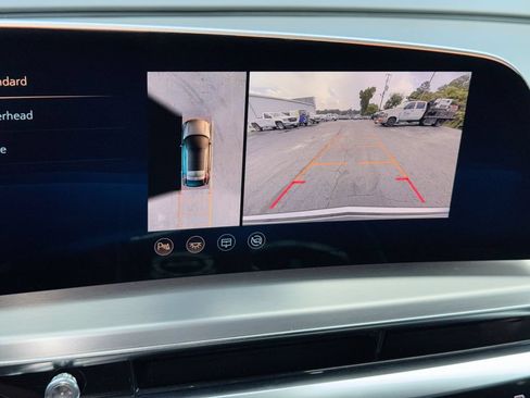 Used 2025 Cadillac Lyriq Luxury RWD image 28
