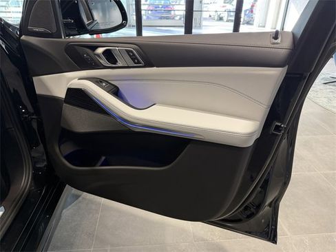 Used 2026 BMW X7 xDrive40i w/ M Sport Package image 28