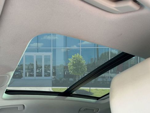 Used 2022 Audi e-tron Premium Plus w/ Premium Plus Package image 16