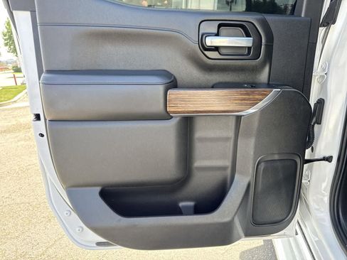 Used 2021 Chevrolet Silverado 1500 High Country w/ Technology Package image 26