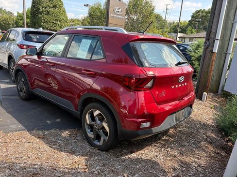 Used 2024 Hyundai Venue Limited FWD image 3