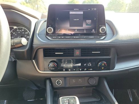 Used 2023 Nissan Rogue SV image 11