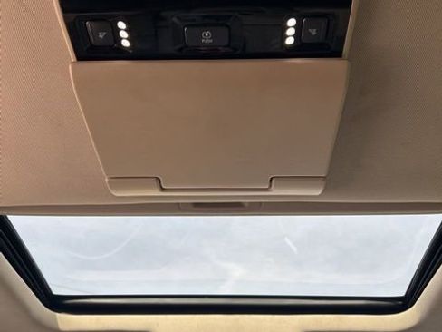 Used 2015 Cadillac Escalade ESV Luxury image 16