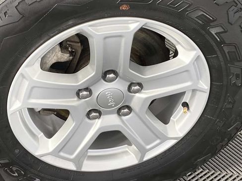 Used 2018 Jeep Wrangler Sport AWD/4WD image 26