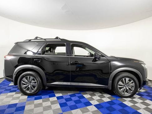 Used 2022 Nissan Pathfinder SV FWD image 4