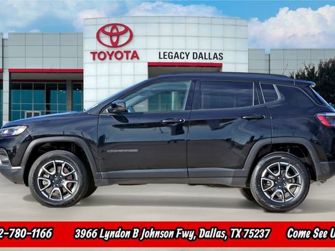 Used 2024 Jeep Compass Trailhawk image 6