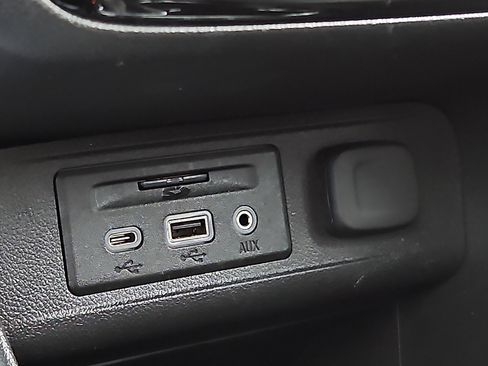 Certified 2021 Buick Encore GX Select w/ Advanced Technology Package image 24