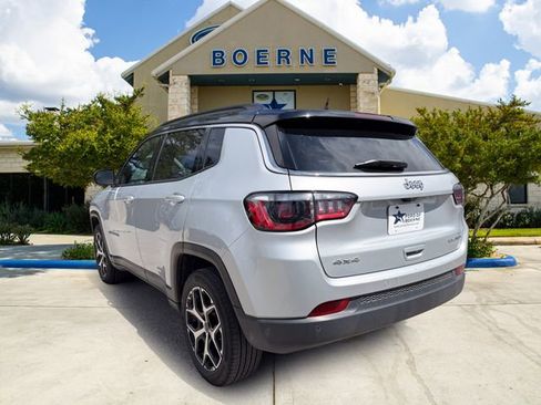 Used 2025 Jeep Compass Limited AWD/4WD image 3